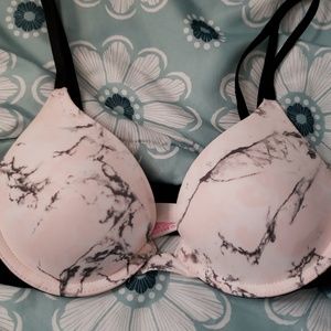 VS PINK LIGHTLY LINED WEAR EVEYWHERE TSHIRT BRA